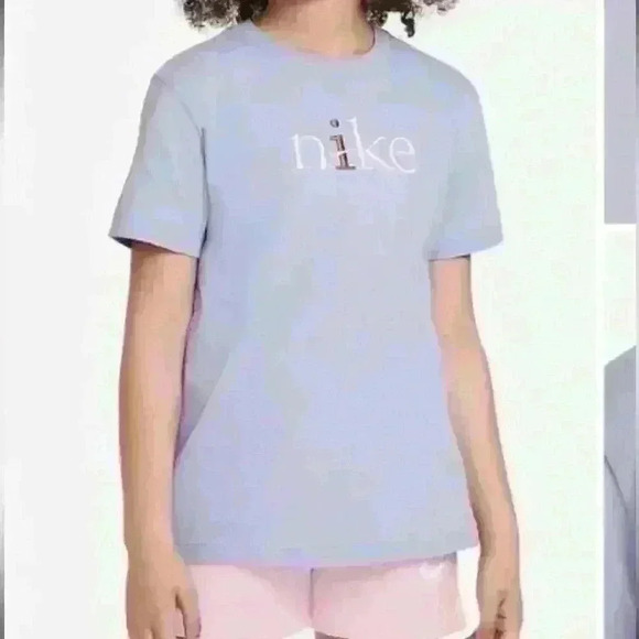Nike The Nike Tee Loose Fit, Girls Youth Size XL, Lavender with Embroidered Logo - Picture 10 of 11